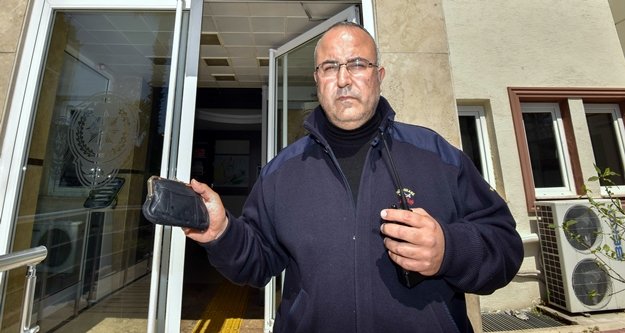 Belediye çalışanları buldukları cüzdanı...