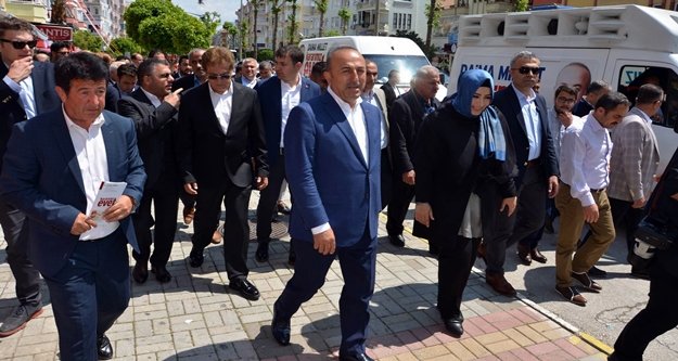 Çavuşoğlu Alanyalı esnafla buluştu