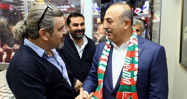 Çavuşoğlu referandum ofisini açtı
