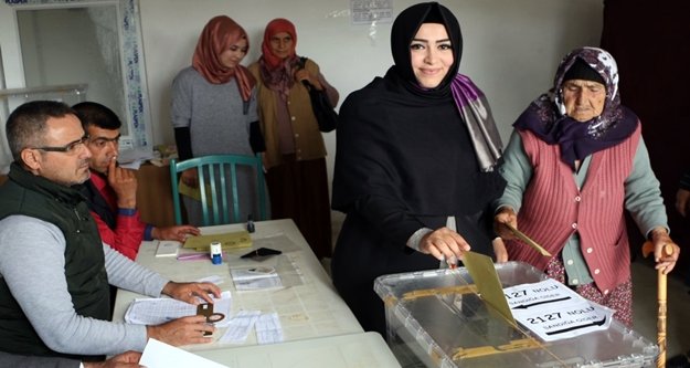 Çelik oyunu babaannesiyle birlikte kullandı