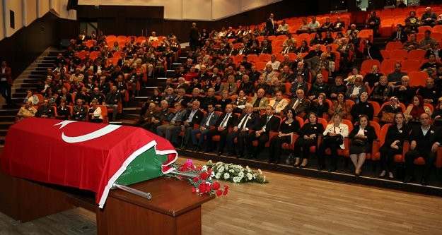 Dekan Pekmezci son yolculuğuna uğurlandı