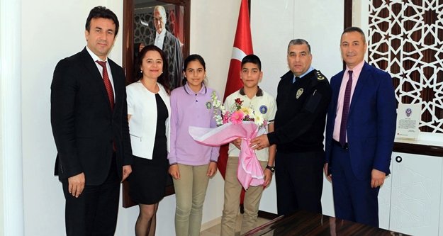 Eğitim camiası polisleri unutmadı