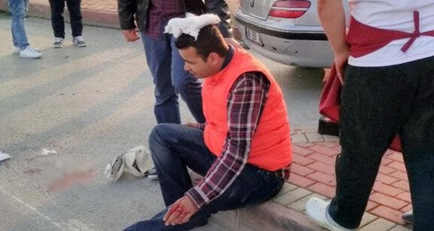 Feci kaza! Motosiklet otomobile çarptı