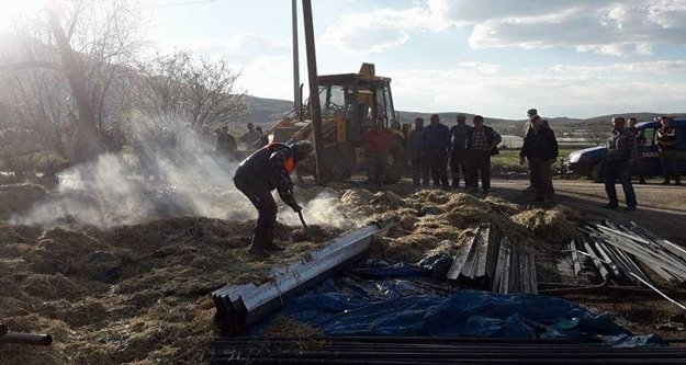 Gönüllü itfaiye ekibi yangınlara müdahale ediyor