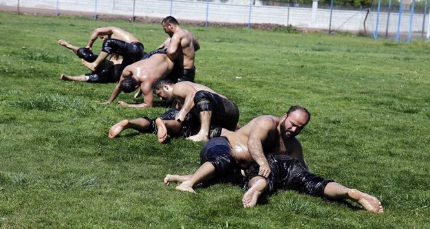 Güreşçiler antremanlara başladı