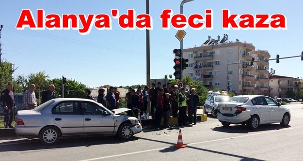 Kırmızı ışıkta bekleyen araca çarptı: 2 yaralı var