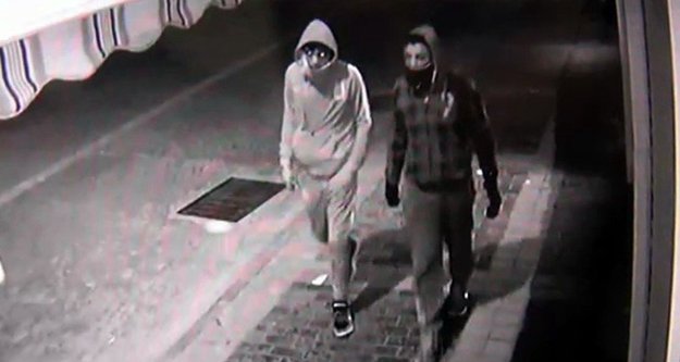 Kuyumcu soygunu: Vitrindeki malları alıp kaçtılar