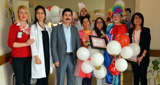 Minik hastalara 23 Nisan sürprizi