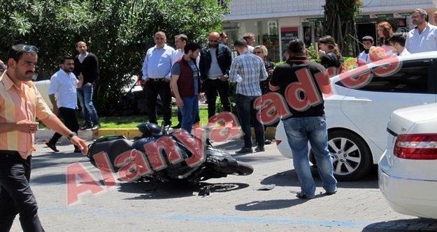 Motosiklet kazası Alanya'da trafiği felç etti