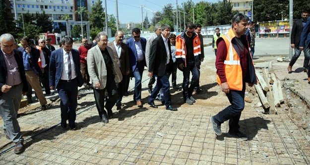 Türel 'Efsane Cadde'yi gezdi