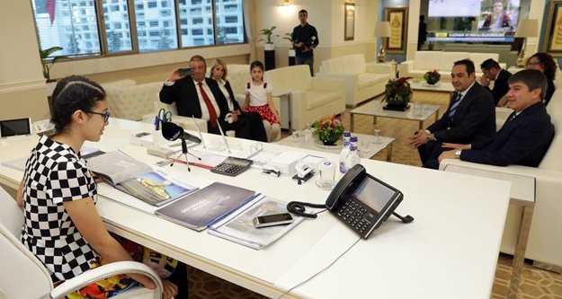 Türel koltuğunu devretti