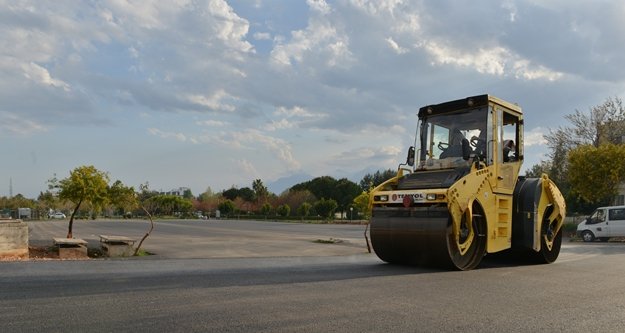 Üniversiteye sıcak asfalt desteği