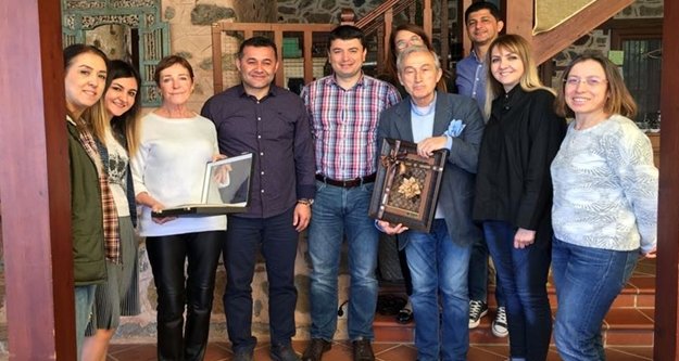 Ünlü modacı Alanya ipeğine hayran kaldı