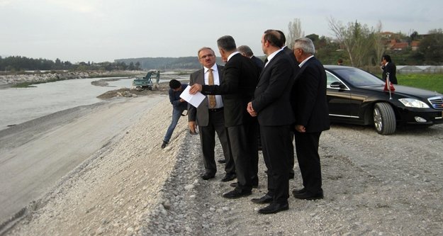 Vali Karaloğlu Eşen Çayı'nı inceledi