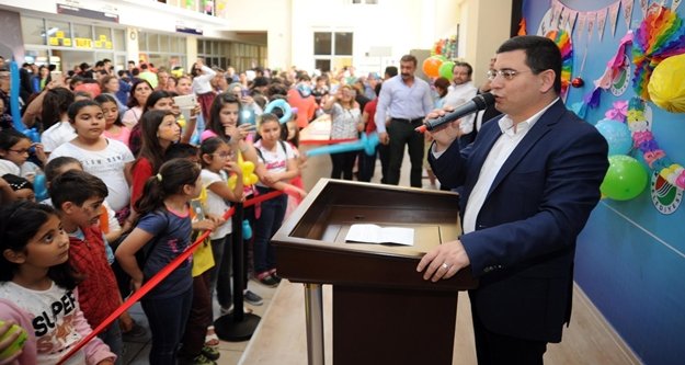 530 kişi aynı anda doğum günü kutladı