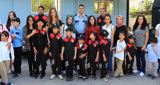 Alanya polisinden miniklere jest