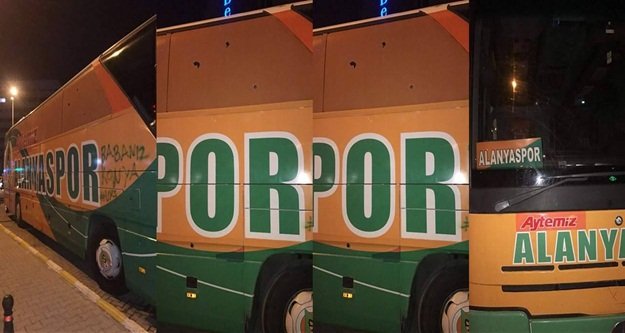 Alanyaspor otobüsüne Konya'da taşlı saldırı