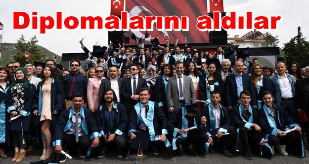 ALKÜ'lü öğrencilerin mezuniyet coşkusu