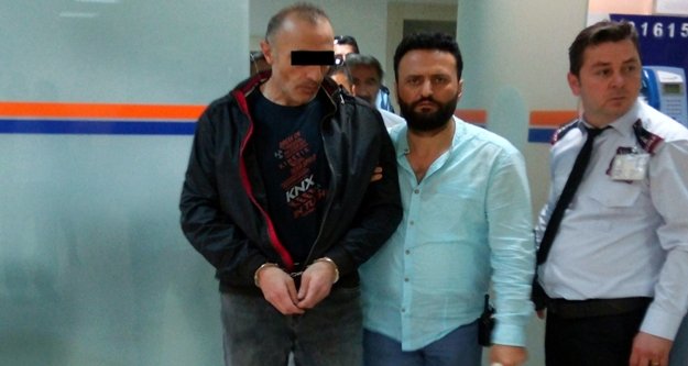 Çaldığı telefonu poşete koyup klozete attı