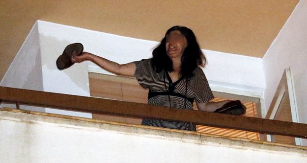 Cinnet geçiren kadın caddeyi savaş alanına çevirdi