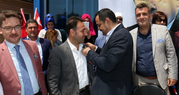 Erdoğan'ın AK Parti'ye üye oluşunu kutladılar