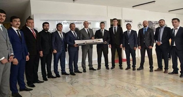 Kılavuz'a Alanya'dan kılıç gönderdiler