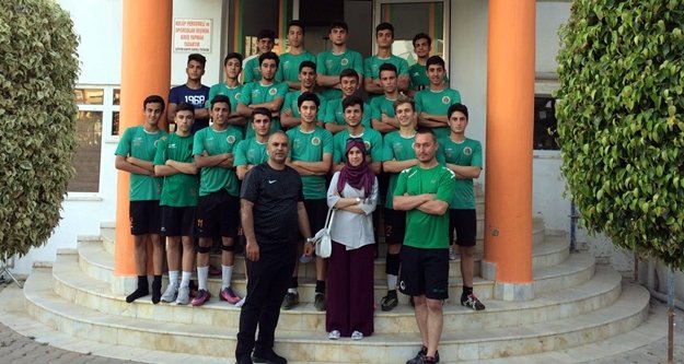 Pedagog Ulusoy'dan gençlere sürpriz