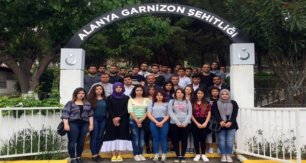 Ülkücü gençlerden şehitlik ziyareti