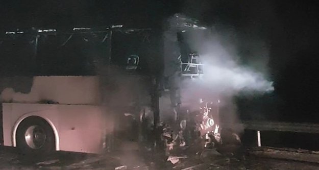 45 yolcusu bulunan otobüs yandı