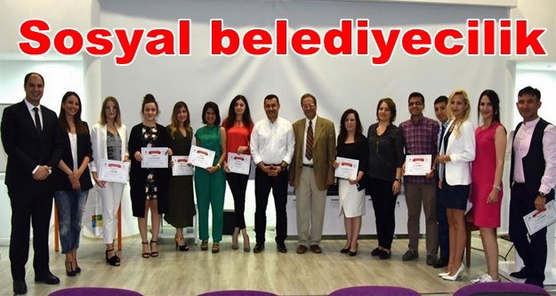 Aile danışmanlarının sertifika sevinci