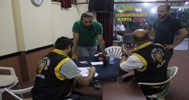 Alanya’da dernek ve kahvehanelere kumar baskını