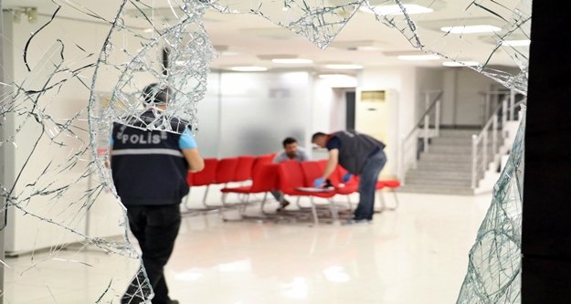 Banka şubesine baltayla saldıran şahıs teslim oldu