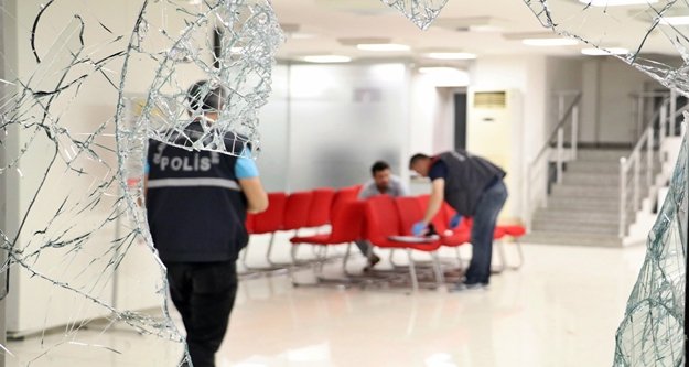 Bankada eli baltalı maskeli şahıs alarmı