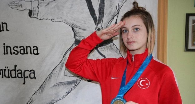 Çavuşoğlu'ndan Dünya Şampiyonu'na tebrik