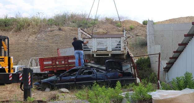Komşuda hurda araç temizliği