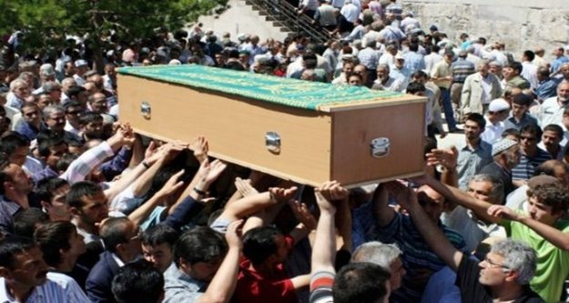 Öldürülen otelci Yiğit gözyaşlarıyla uğurlandı