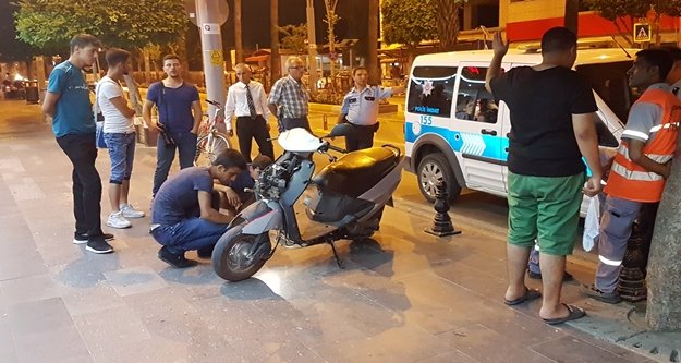 Polis durdurunca motosikleti bırakıp kaçtı