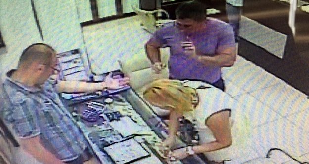 Rus turistler kuyumcu soymaya çalıştılar