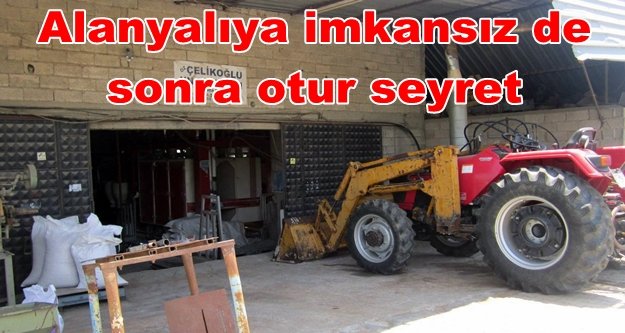 Traktörü kepçeye dönüştürdü