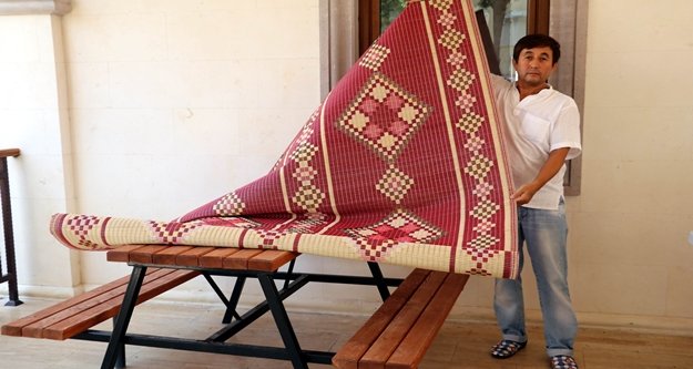 Abdest alma numarasıyla camideki hasırları çaldı