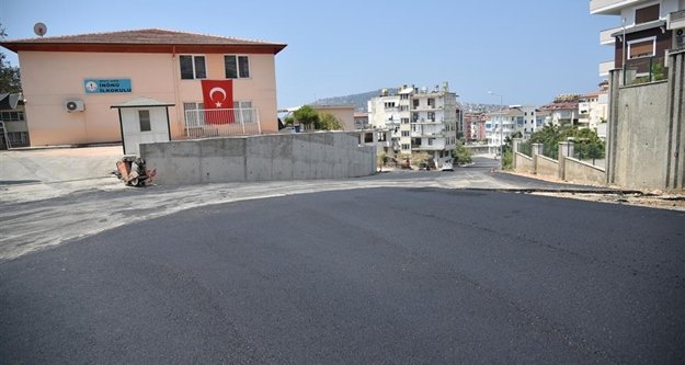 Alanya Belediyesi'nden okul yoluna asfalt