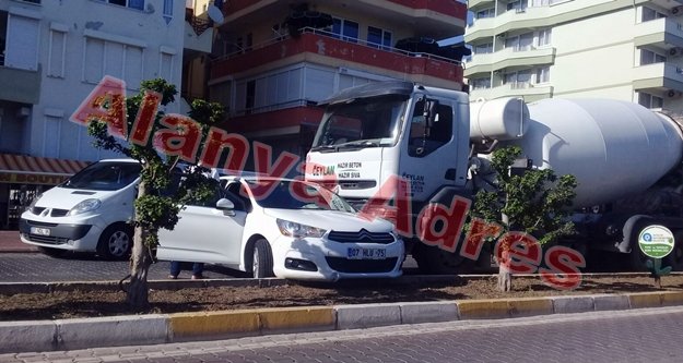 Alanya'da zincirleme kaza: Trafik felç oldu
