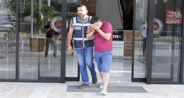 Alanya'daki korsan taksici uyuşturucu ile yakalandı