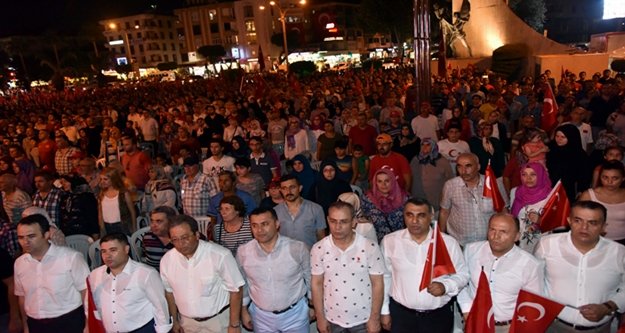 Alanya’da binler, ‘Demokrasi' nöbetinde