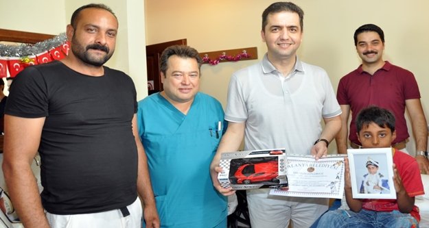 Alanyalı minikler ücretsiz sünnet oluyor