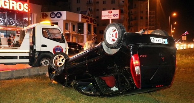Hurdaya dönen araçtan çizik dahi almadan kurtuldular