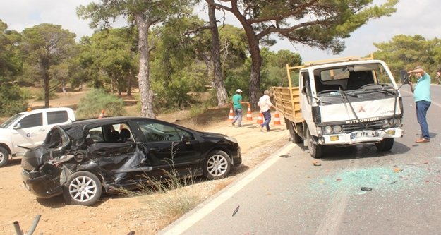 Otomobil kamyonetle çarpıştı: 1 yaralı var