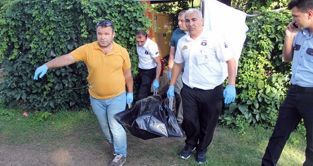 Parkta erkek cesedi bulundu