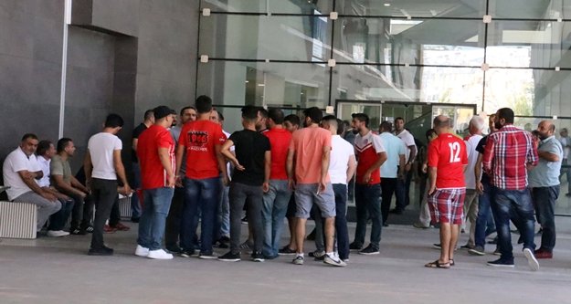 Petrol istasyonu ihalesinde taraftar gerginliği