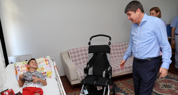 Serebral palsi hastası Mehmet’e sürpriz